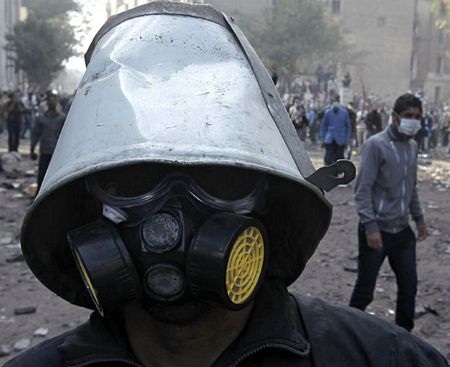 1001 kiểu che chắn của người biểu tình Ai Cập  - 9