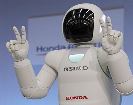 Nhật Bản trình làng người máy Asimo với nhiều “chiêu” mới - 2 Nhật Bản trình làng người máy Asimo với nhiều “chiêu” mới - 2