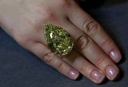 Viên kim cương “Giọt nắng” lập giá kỷ lục - 3 Viên kim cương “Giọt nắng” lập giá kỷ lục - 3