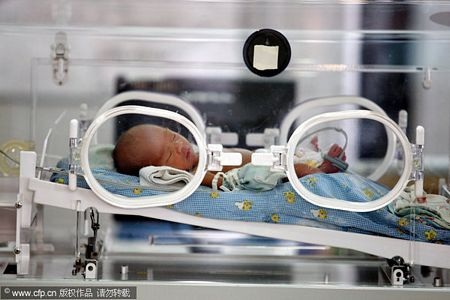 Giám đốc bệnh viện cúi đầu xin lỗi bà mẹ suýt mất con  - 2