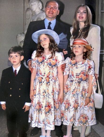 Sự nghiệp thăng trầm của Thủ tướng Silvio Berlusconi - 4