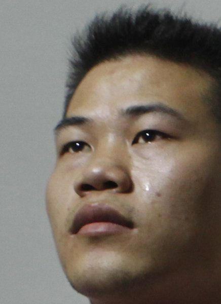 Giám đốc bệnh viện cúi đầu xin lỗi bà mẹ suýt mất con  - 6