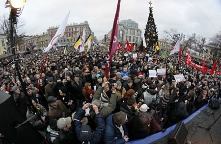 Biểu tình rầm rộ hậu bầu cử Nga diễn ra trong hoà bình - 4