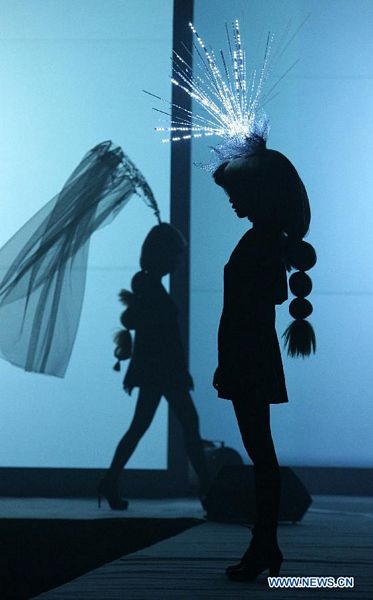 Những kiểu tóc quái dị trên sàn diễn Seoul - 15