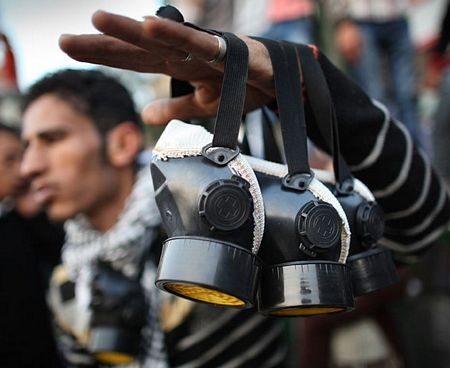 1001 kiểu che chắn của người biểu tình Ai Cập  - 11