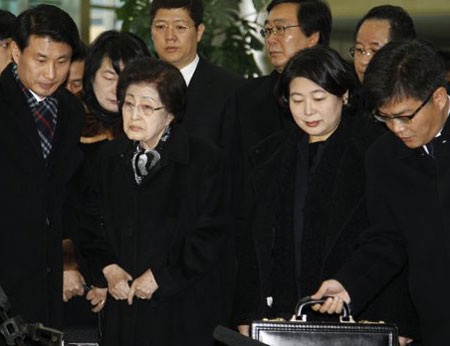 Cựu đệ nhất phu nhân Hàn Quốc sang viếng Chủ tịch Triều Tiên - 1 Cựu đệ nhất phu nhân Hàn Quốc sang viếng Chủ tịch Triều Tiên - 1