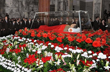 Vì sao Triều Tiên công bố kết quả khám nghiệm tử thi ông Kim Jong-il? - 1 Vì sao Triều Tiên công bố kết quả khám nghiệm tử thi ông Kim Jong-il? - 1