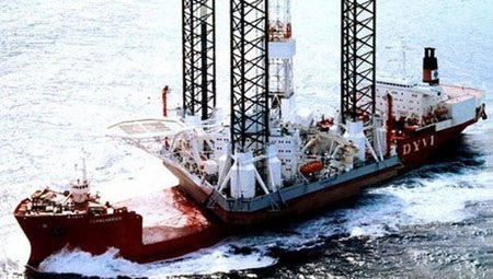 Nga huy động 3 máy bay tìm 49 người mất tích vụ lật dàn khoan dầu - 1