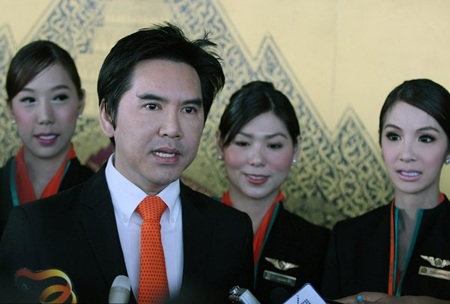 Hãng hàng không Thái cất cánh cùng dàn tiếp viên chuyển giới‎  - 3