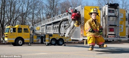 Chàng lính cứu hỏa lùn nhất thế giới - 3