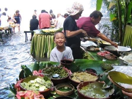 Kỳ lạ nhà hàng nằm ngay dưới chân thác - 6 Kỳ lạ nhà hàng nằm ngay dưới chân thác - 6