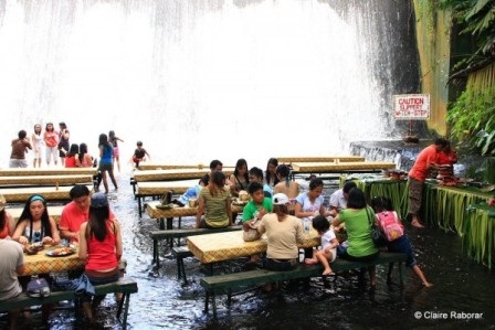 Kỳ lạ nhà hàng nằm ngay dưới chân thác - 7 Kỳ lạ nhà hàng nằm ngay dưới chân thác - 7