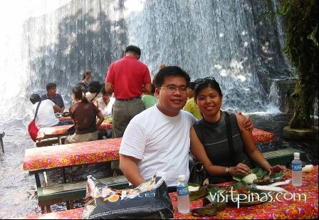 Kỳ lạ nhà hàng nằm ngay dưới chân thác - 8 Kỳ lạ nhà hàng nằm ngay dưới chân thác - 8