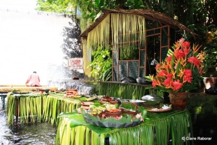 Kỳ lạ nhà hàng nằm ngay dưới chân thác - 9 Kỳ lạ nhà hàng nằm ngay dưới chân thác - 9