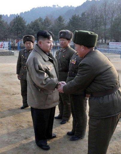 Kim Jong-Un thị sát một đơn vị quân đội - 1