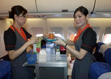 Hãng hàng không Thái cất cánh cùng dàn tiếp viên chuyển giới‎  - 10
