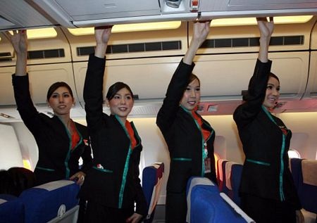 Hãng hàng không Thái cất cánh cùng dàn tiếp viên chuyển giới‎  - 12
