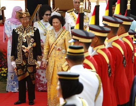 Quốc vương nhiều tuổi nhất Malaysia lên ngôi  - 3