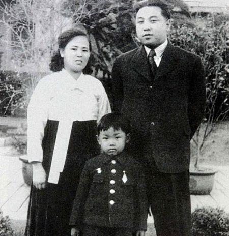 Ảnh thời trẻ của nhà lãnh đạo Triều Tiên Kim Jong-il - 1 Ảnh thời trẻ của nhà lãnh đạo Triều Tiên Kim Jong-il - 1
