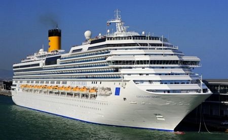 Tàu du lịch hạng sang bị nghiêng, hơn 4.000 người phải sơ tán - 5