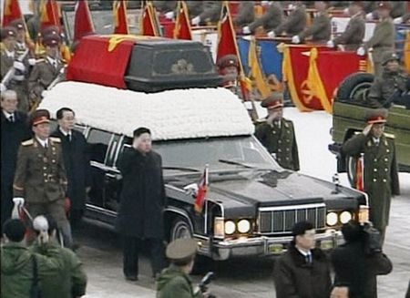 Lễ tang Chủ tịch Kim Jong-il kết thúc với 21 phát súng tiễn biệt - 2 Lễ tang Chủ tịch Kim Jong-il kết thúc với 21 phát súng tiễn biệt - 2
