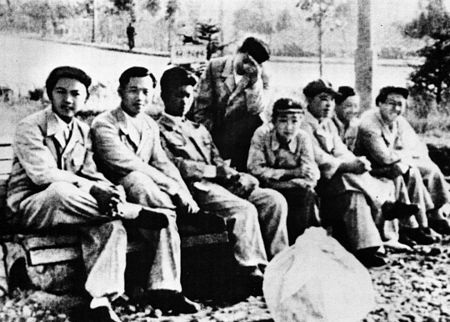Ảnh thời trẻ của nhà lãnh đạo Triều Tiên Kim Jong-il - 5 Ảnh thời trẻ của nhà lãnh đạo Triều Tiên Kim Jong-il - 5