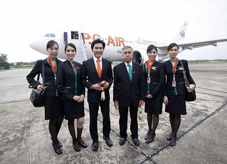 Hãng hàng không Thái cất cánh cùng dàn tiếp viên chuyển giới‎  - 1