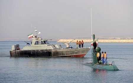 Iran công bố hình ảnh tàu sân bay Mỹ vào vùng tập trận - 9