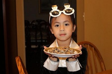 Cô dâu Việt trên đất Mỹ trổ tài gói bánh chưng - 9