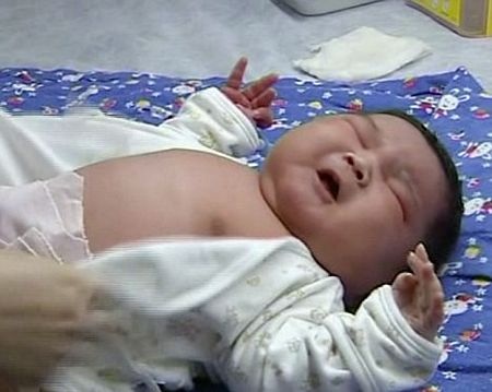 Bé sơ sinh nặng trên 7kg - 4 Bé sơ sinh nặng trên 7kg - 4