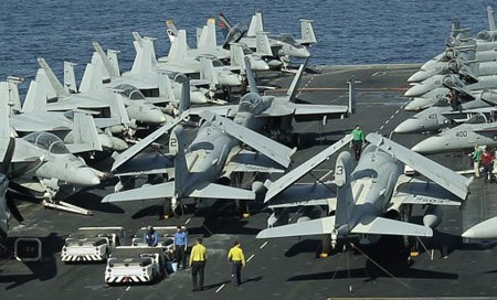 Mỹ đẩy mạnh phòng thủ tại eo biển Hormuz - 1