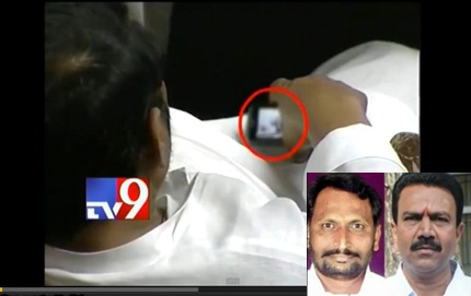 Bộ trưởng từ chức vì vừa họp vừa xem phim khiêu dâm - 1