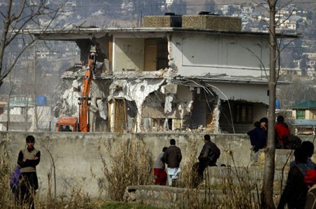 Tìm thấy kinh thánh chứa “mật mã khủng bố” tại hang ổ của Bin Laden - 1 Tìm thấy kinh thánh chứa “mật mã khủng bố” tại hang ổ của Bin Laden