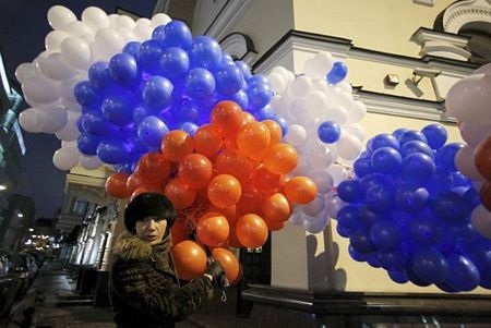 Người Nga đổ ra đường mừng Putin chiến thắng 