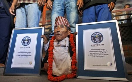 Cụ ông 72 tuổi trở thành “vua lùn” mới của thế giới - 5 Cụ ông 72 tuổi trở thành “vua lùn” mới của thế giới - 5