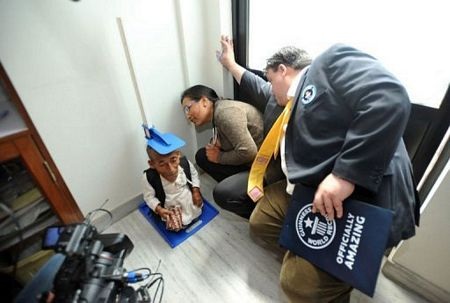 Cụ ông 72 tuổi trở thành “vua lùn” mới của thế giới - 3 Cụ ông 72 tuổi trở thành “vua lùn” mới của thế giới - 3