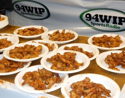 Ăn hết 337 cánh gà trong 30 phút - 7