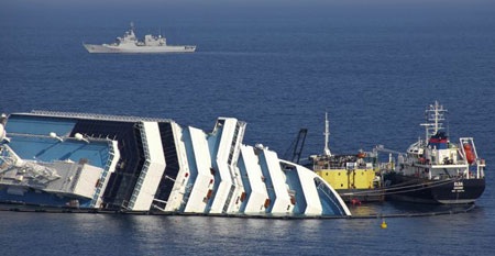 Italia: Tìm thấy thêm 5 thi thể trong thảm hoạ tàu du lịch lật nghiêng - 1 Italia: Tìm thấy thêm 5 thi thể trong thảm hoạ tàu du lịch lật nghiêng