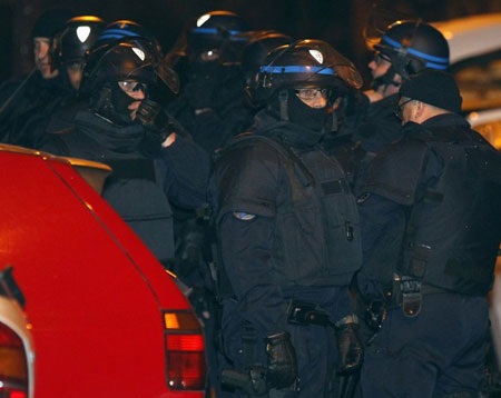 Cảnh sát Pháp tiêu diệt nghi can xả súng