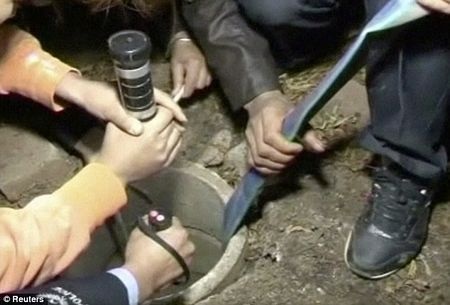 Giải cứu em bé bị rơi xuống giếng sâu 12m