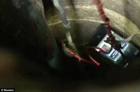 Giải cứu em bé bị rơi xuống giếng sâu 12m