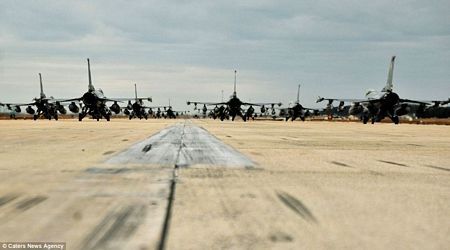 Chiến đấu cơ Mỹ, Hàn xếp hàng dài “khoe dáng” - 4 Chiến đấu cơ Mỹ, Hàn xếp hàng dài “khoe dáng”