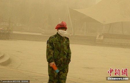 Bão cát tấn công tây bắc Trung Quốc - 5 Bão cát tấn công tây bắc Trung Quốc