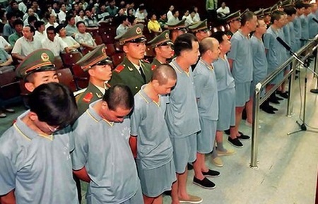 Những mánh chuyển tiền ra nước ngoài của quan tham Trung Quốc - 1 Những mánh chuyển tiền ra nước ngoài của quan tham Trung Quốc