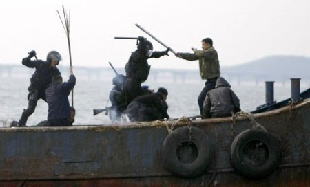 Hàn Quốc bắt giữ 9 thuỷ thủ Trung Quốc - 1