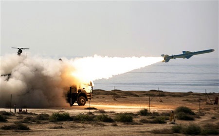 Iran đổ tiền nhập khẩu vũ khí bất chấp bị cấm vận - 1 Iran đổ tiền nhập khẩu vũ khí bất chấp bị cấm vận