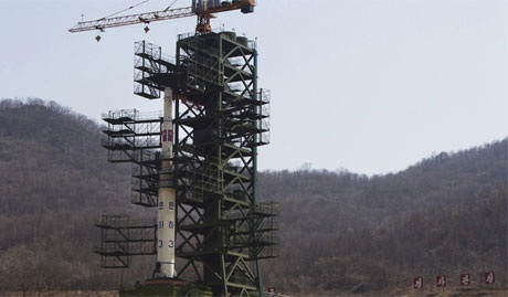 Triều Tiên nạp nhiên liệu cho tên lửa - 1 Triều Tiên nạp nhiên liệu cho tên lửa