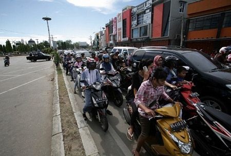 Động đất 8,6 độ richter rung chuyển Indonesia, gây cảnh báo sóng thần - 5 Động đất 8,6 độ richter rung chuyển Indonesia, gây cảnh báo sóng thần