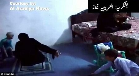 Lộ video vợ con Osama bin Laden