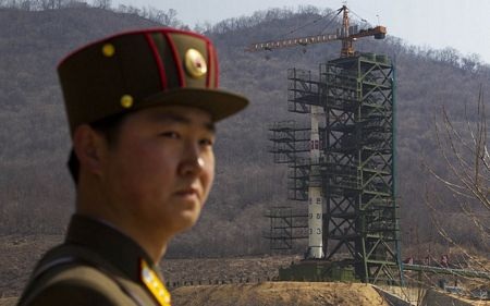 Tên lửa Triều Tiên “vỡ tan thành nhiều mảnh”? - 1 Tên lửa Triều Tiên “vỡ tan thành nhiều mảnh”?